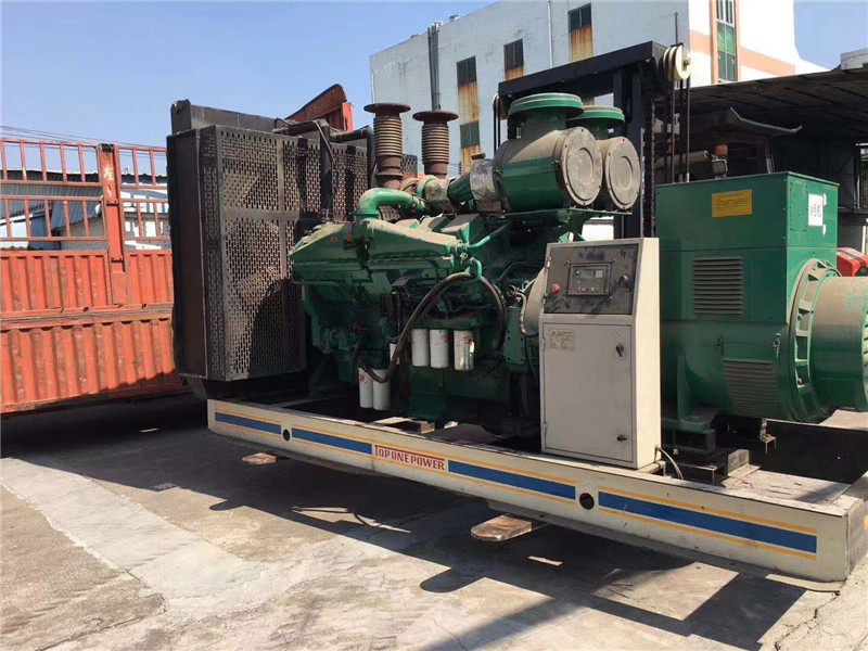 贞丰如何判断柴油发电机组的机油温度是否达到了合适的预热温度？